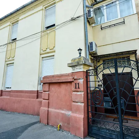 Ideal Unirii Square *