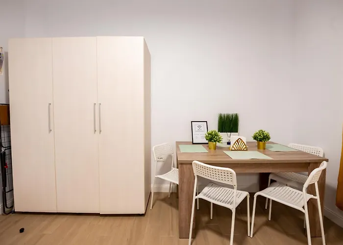 Ideal Unirii Square * Бухарест