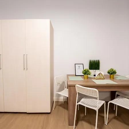 Ideal Unirii Square * Бухарест