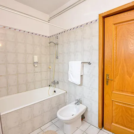 Ideal Unirii Square Бухарест