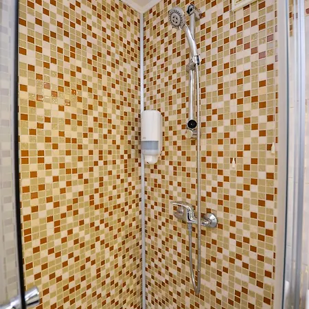 Ideal Unirii Square * בוקרשט