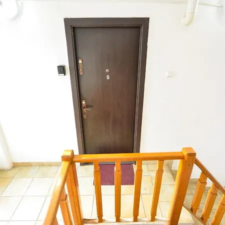 Ideal Unirii Square * בוקרשט