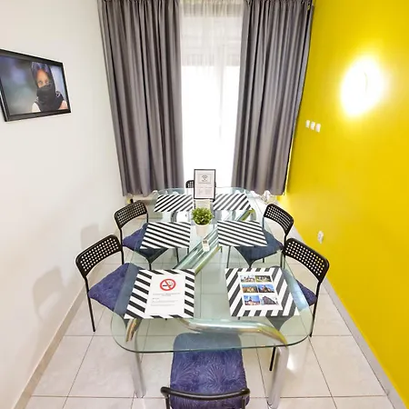 Ideal Unirii Square בוקרשט